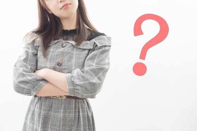 悩んでいる女性